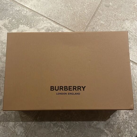 Burberry Brown Coin Loafers in Warm Oak Brown, New, Size EU42 UK8 US9 - Picture 15 of 16
